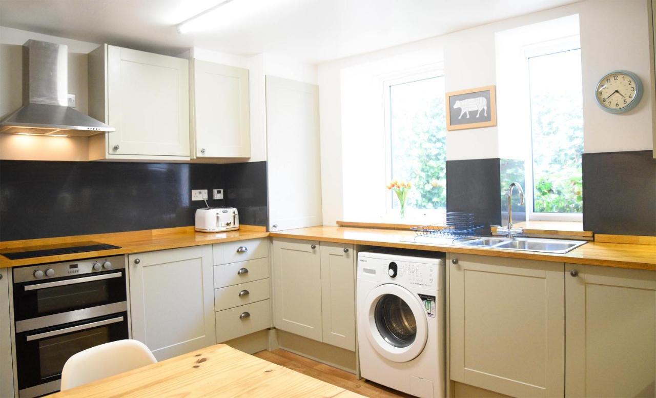 Lower Flat Hillhouse Apartment